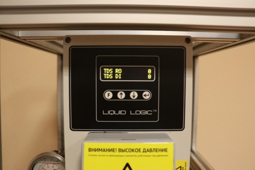 Стационарная система очистки воды Aquafactor SS-RO-4040-PC на основе обратного осмоса с насосом и контроллером